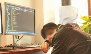 发明调休的人还活着吗 发明调休的人还活着吗