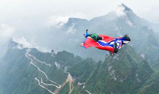 翼装飞行天门山摔死